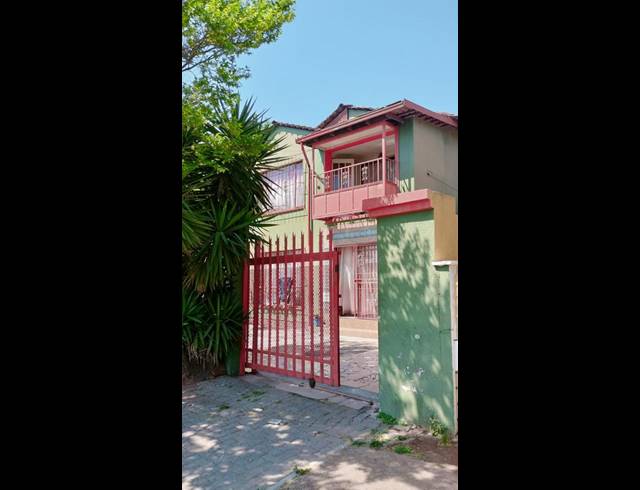 5 BEDROOM HOUSE FOR SALE IN CORONATIONVILLE